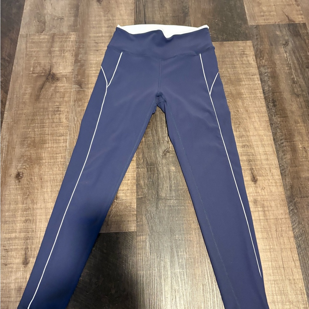 WILO The Label Women's Leggings and Top Set - Picture 5 of 6